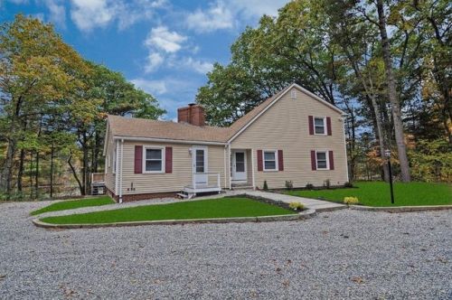 4 Pond St, Boxford, MA 01921 exterior