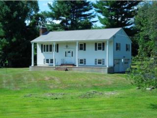 11 Hardy Rd, Londonderry, NH 03053 exterior