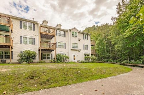 144 Spyglass Ct, Torrington, CT 06790 exterior