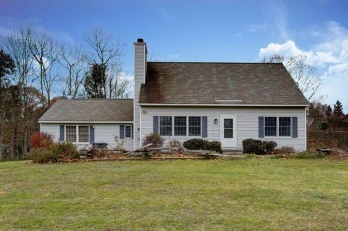 17 Harmony Ln, Dover, NH 03820 exterior