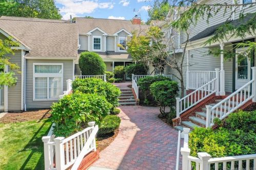 172 Mayfield Dr, Bridgeport, CT 06611 exterior