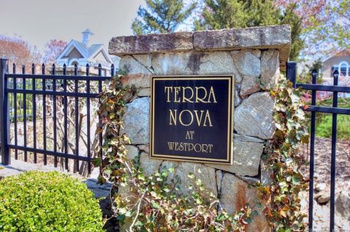 69 Terra Nova Cir, Westport, CT 06880 exterior