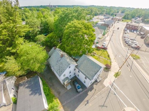 4 Taylor St, Chicopee, MA 01020 exterior