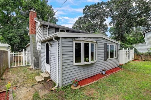 182 Haswill St, Warwick, RI 02889 exterior