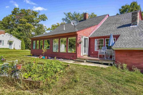 326 Stark Ln, Dunbarton, NH 03046 exterior