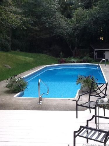 8 Glenview Dr, Sherman, CT 06784 exterior