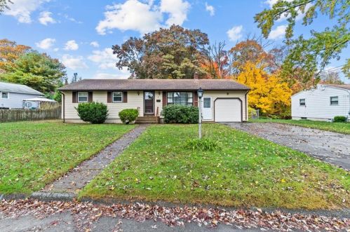 4 Long Pond Rd, Coventry, RI 02816 exterior