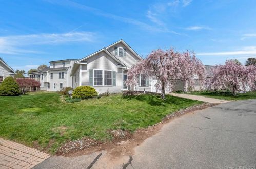 8 Barn Cir, Portland, CT 06480 exterior