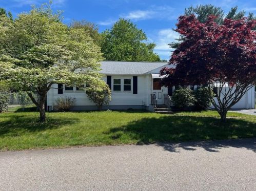 18 Lucile St, Warwick, RI 02886 exterior