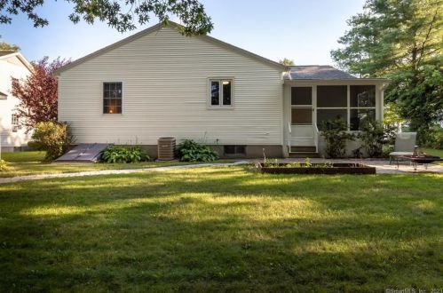 8 Pheasant Hill Dr, Enfield, CT 06082 exterior