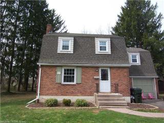 31 Hartt Ln, Hartford, CT 06111 exterior