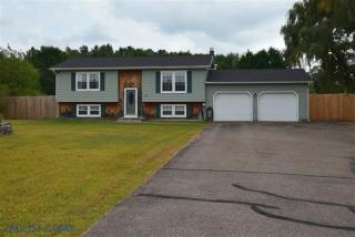 22 Russell Cir, Milton, VT 05468 exterior