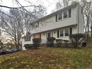 266 Braeside Dr, New Haven, CT 06514 exterior