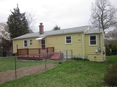 7 May Ave, Quaker Hill, CT 06375 exterior
