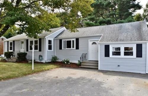 37 Reeds Ln, Holbrook, MA 02343 exterior