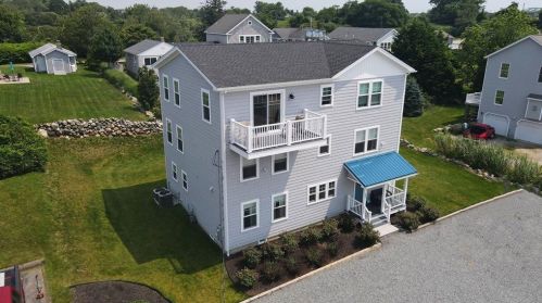 55 Saltaire Ave, Narragansett, RI 02882 exterior