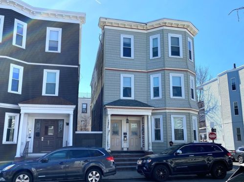 633 8Th St, Roxbury-Xing, MA 02127 exterior