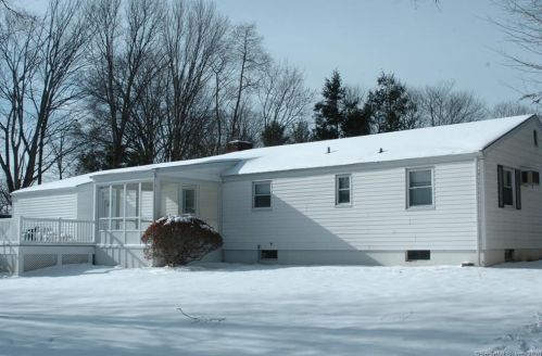 9 Arnold Ln, Norwalk, CT 06853 exterior