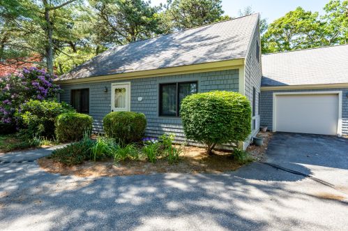 33 Friendship Ln, Brewster, MA 02631 exterior