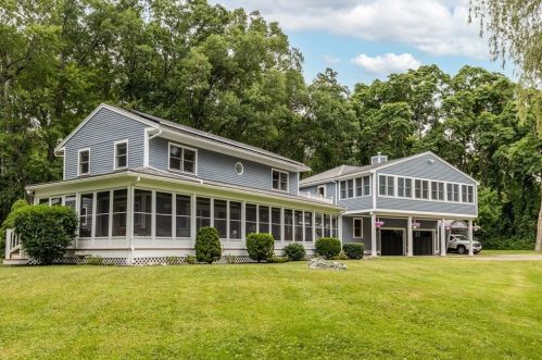 8 Grover St, Salisbury, MA 01952 exterior