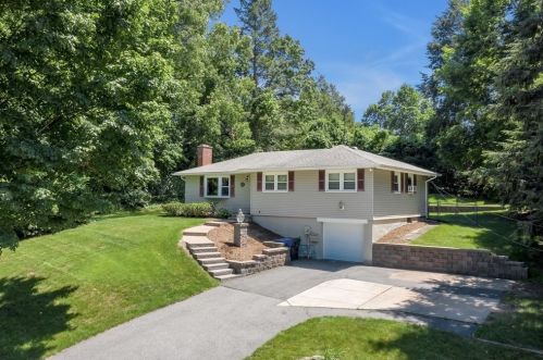 487 Branch Pkwy, Springfield, MA 01119 exterior
