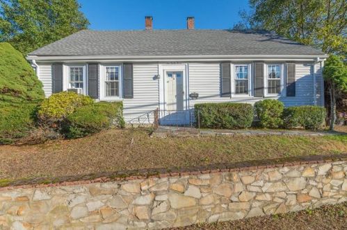 1093 Pleasant St, Weymouth, MA 02189 exterior