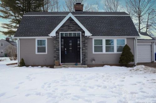 3 Huckleberry Ln, Bloomfield, CT 06002 exterior