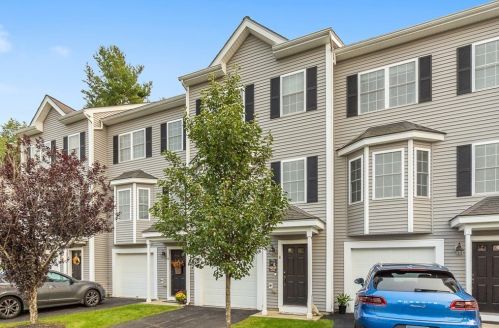 8 Whispering Pine Cir, Worcester, MA 01655 exterior