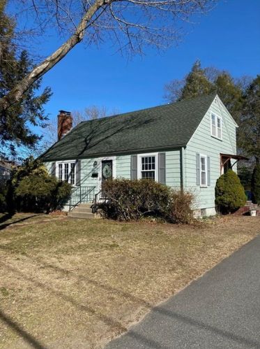 84 Ewing Rd, North Kingstown, RI 02852 exterior