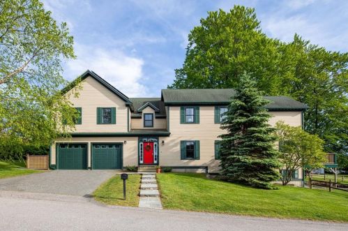 27 Continental Dr, Middletown, RI 02842 exterior