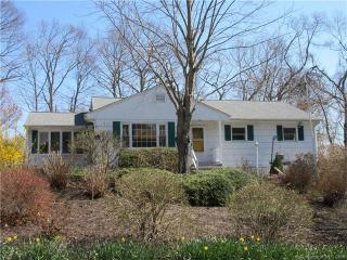 40 Valley Rd, Groton, CT 06340 exterior