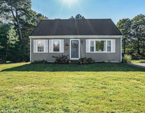 52 County Rd, Mashpee, MA 02649 exterior