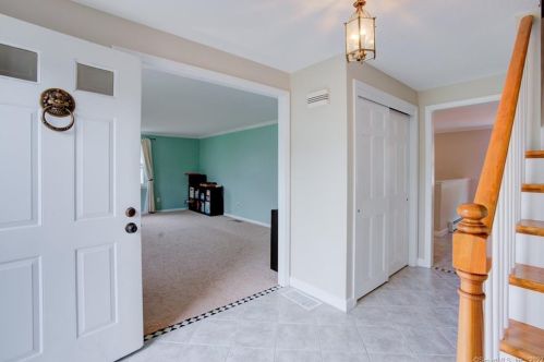 69 Spruce Ln, Glastonbury, CT 06033 exterior