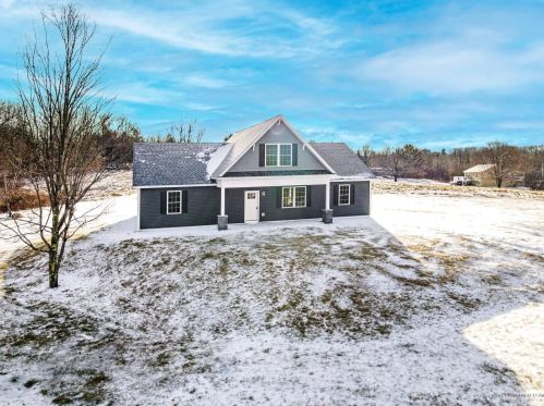 1 Overlook Dr, Hallowell, ME 04347 exterior
