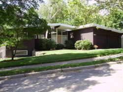 278 Country Club Rd, Newton, MA 02459 exterior