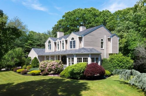 10 Bassett Cir, East-Greenwich, RI 02818 exterior