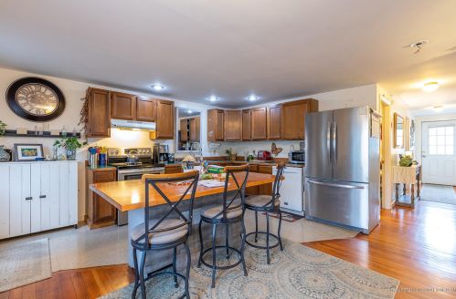 1096 Middle Rd, Warren, ME 04864 exterior