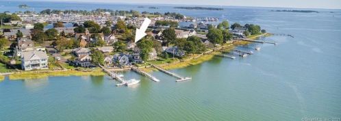 8 Gregory Ct, Norwalk, CT 06855 exterior