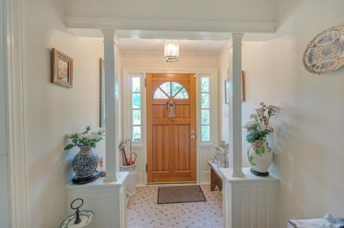 35 Bliss Mine Rd, Middletown, RI 02842 exterior