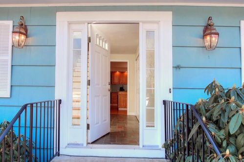 21 Nuthatch Hill Rd, Bridgeport, CT 06611 exterior