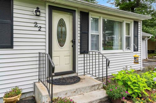 22 Barnesdale Rd, Nashua, NH 03062 exterior