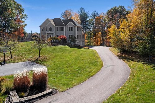 10 Seavey Pasture Rd, Stratham, NH 03885 exterior
