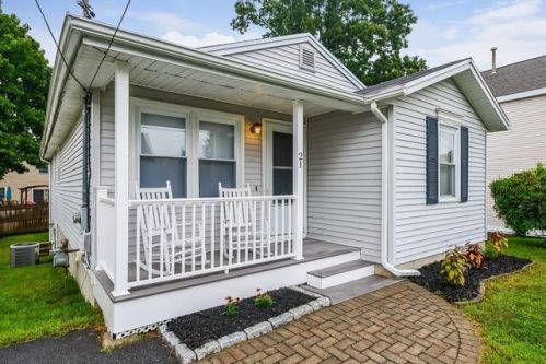 21 Anna Ave, Cumberland, RI 02864 exterior