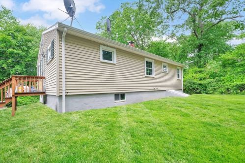 3 Kenneway Ln, Webster, MA 01570 exterior