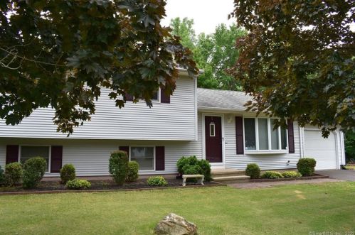 17 Christopher Cir, Middletown, CT 06457 exterior