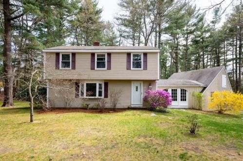 2 Pine Needle Ln, Plymouth, MA 02360 exterior