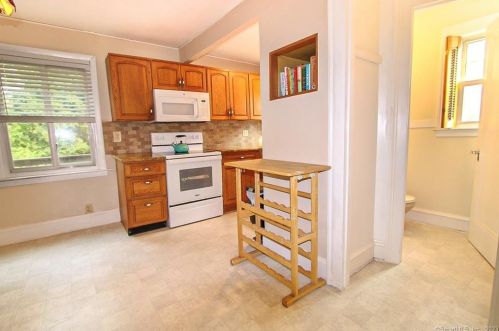 12 Harvey Rd, Windsor, CT 06095 exterior
