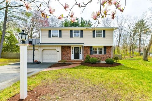 40 Flint Locke Ln, Medfield, MA 02052 exterior