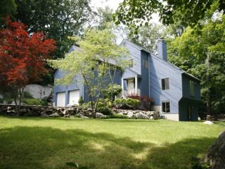 38 Hedge Brook Ln, Stamford, CT 06903 exterior