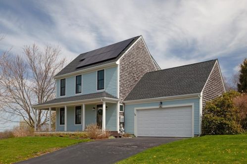 18 John Kesson Ln, Middletown, RI 02842 exterior